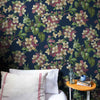 Flowery Tapete in Navy von Coordonne — Interieur