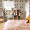 Neo-Rococo behang in Beige van Coordonne — interieur