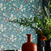 Golden Lily wallpaper van Morris & Co