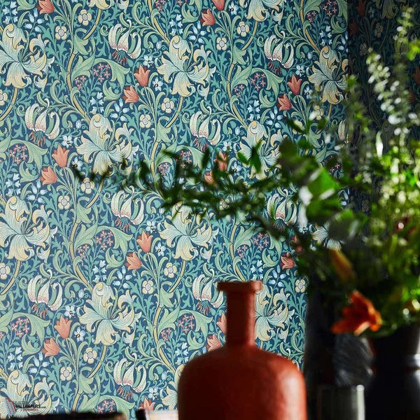 Golden Lily wallpaper van Morris & Co