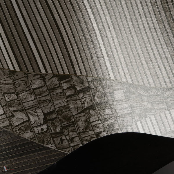 Zulu Guardian behang Linen Textile behang in T11032 van Tuskara