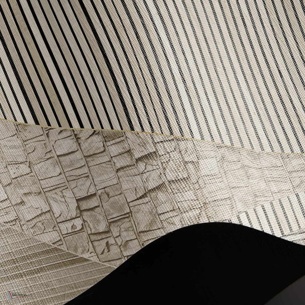 Zulu Guardian behang Natural Grasscloth behang in T11031 van Tuskara