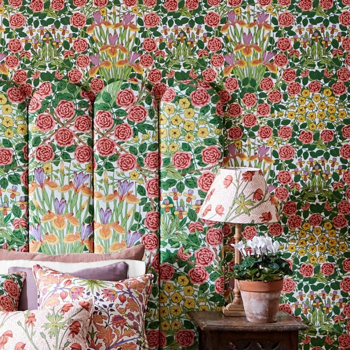 Bedford Park wallpaper collection Morris & Co