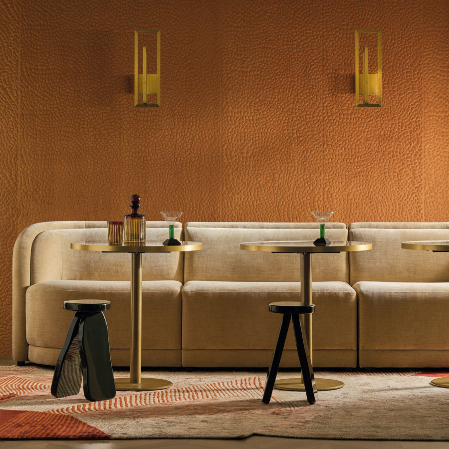 Erosion behangcollectie van Casamance: 3D relief, stilte en Franse verfijning