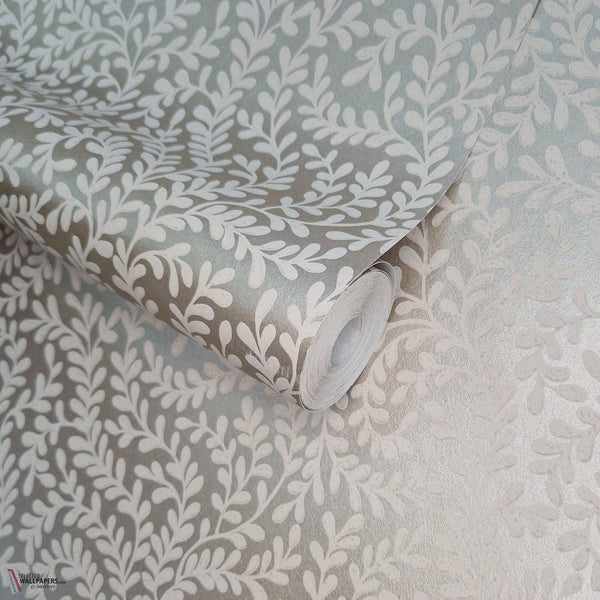 Audley behang in Taupe van 1838 wallcoverings — rol