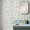 Avington Tapete in Gray von 1838 wallcoverings — Interieur