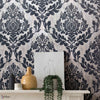 Faversham Tapete in Charcoal von 1838 wallcoverings — Interieur