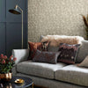 Glaze Tapete in Gold von 1838 wallcoverings — Interieur