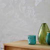 Hampton behang in Natural van 1838 wallcoverings — interieur