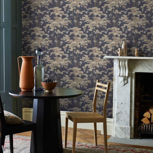 Harewood Tapete in Navy von 1838 wallcoverings — Interieur