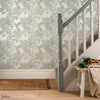 Hummingbird behang in Mist van 1838 wallcoverings — interieur