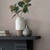 Kew behang in Pink van 1838 wallcoverings — interieur