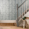 Patina behang in Mist van 1838 wallcoverings — interieur