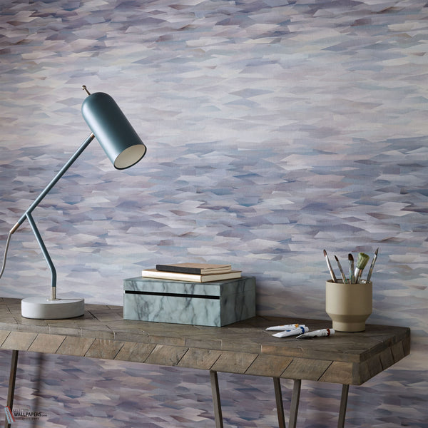 Prism behang in Heather van 1838 wallcoverings — interieur