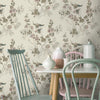 Rosemore behang in Natural van 1838 wallcoverings — interieur