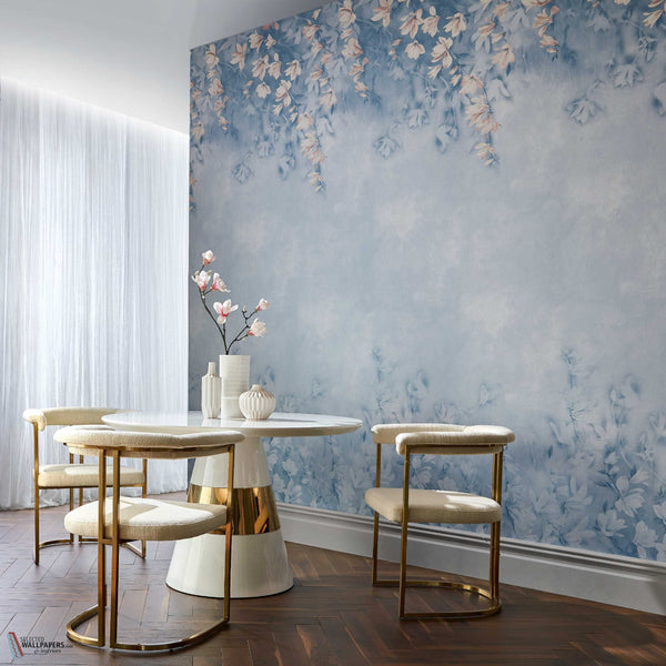 Trailing Magnolia Tapete in Chambray von 1838 wallcoverings — Interieur