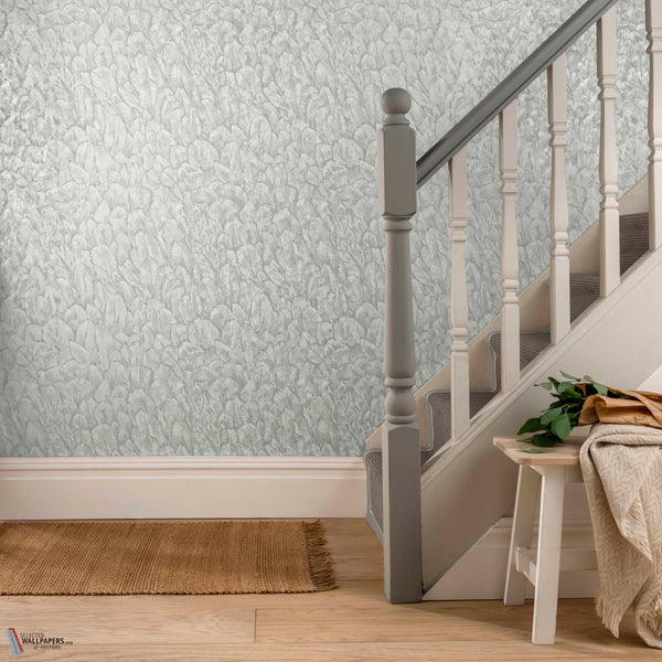 Tranquil behang in Mist van 1838 wallcoverings — interieur