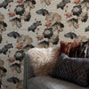 Water Lilies Grasscloth behang in Bracken van 1838 wallcoverings — interieur