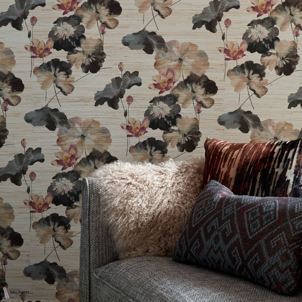 Water Lilies Grasscloth behang in Bracken van 1838 wallcoverings — interieur