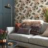 Water Lilies Grasscloth behang in Bracken van 1838 wallcoverings — interieur