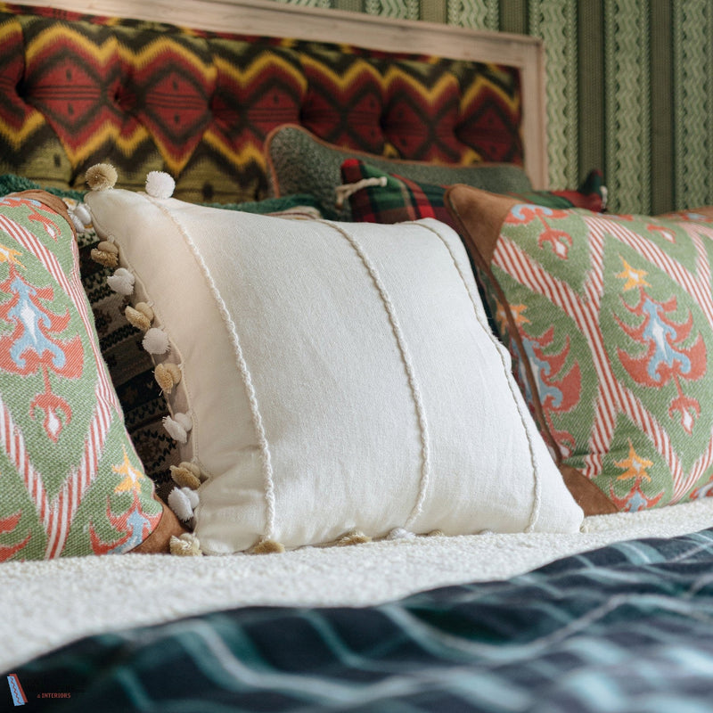 Milchschaum cushion in White by Mind the Gap