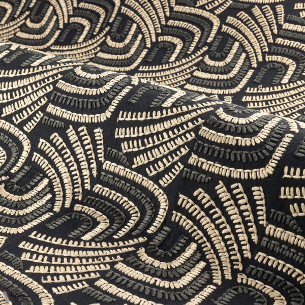 Piquey Tapete in Noir Taupe von Casamance