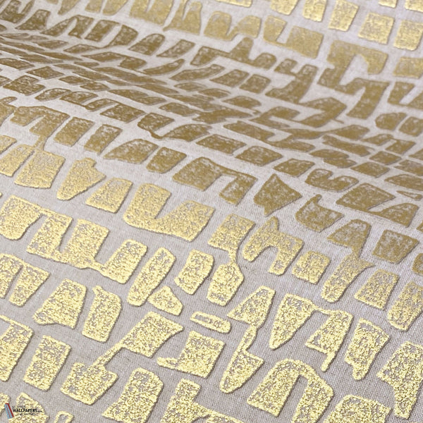 Serti wallpaper in Craie Or by Casamance