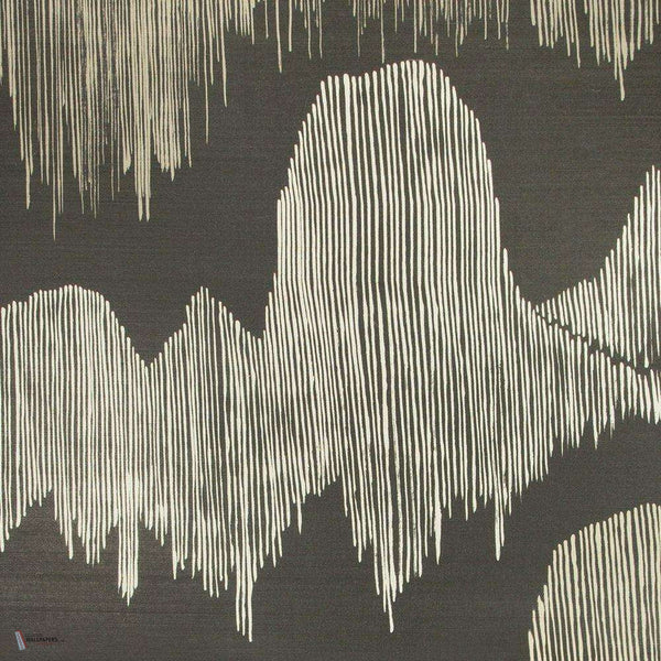 Cascadia behang in Noir van Kelly Wearstler