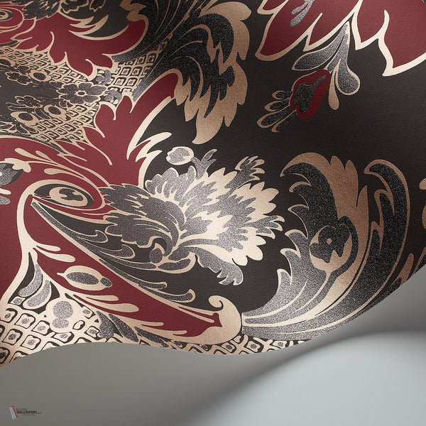 Aldwych behang in Metallic Gilver & Crimson on Charcoal van Cole & Son