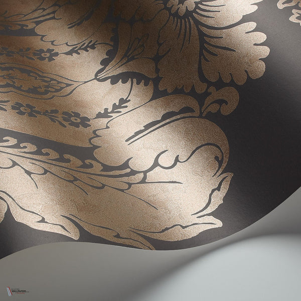 Baudelaire behang in Metallic Bronze on Charcoal van Cole & Son