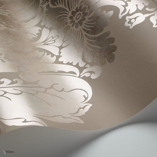 Baudelaire behang in Metallic Gilver on Dark Taupe van Cole & Son