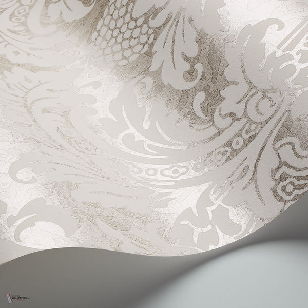 Blake behang in Chalk on Metallic Silver van Cole & Son