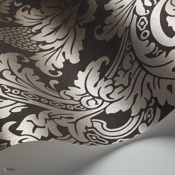 Blake behang in Metallic Pewter on Charcoal van Cole & Son