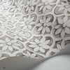 Jali Trellis behang in Soot & Snow van Cole & Son