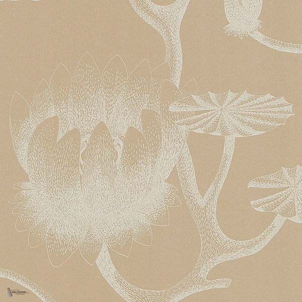 Lily behang in Parchment on Sand van Cole & Son