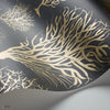 Seafern behang in Metallic Gold on Charcoal van Cole & Son