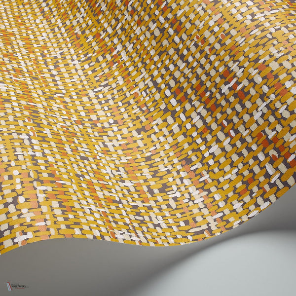 Tweed behang in Chartreuse & Burnt Orange on Soot van Cole & Son
