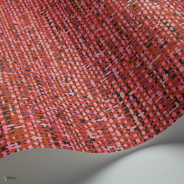 Tweed behang in Fuchsia & Rouge on Charcoal van Cole & Son