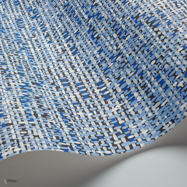 Tweed behang in Hyacinth Blue & White on Charcoal van Cole & Son