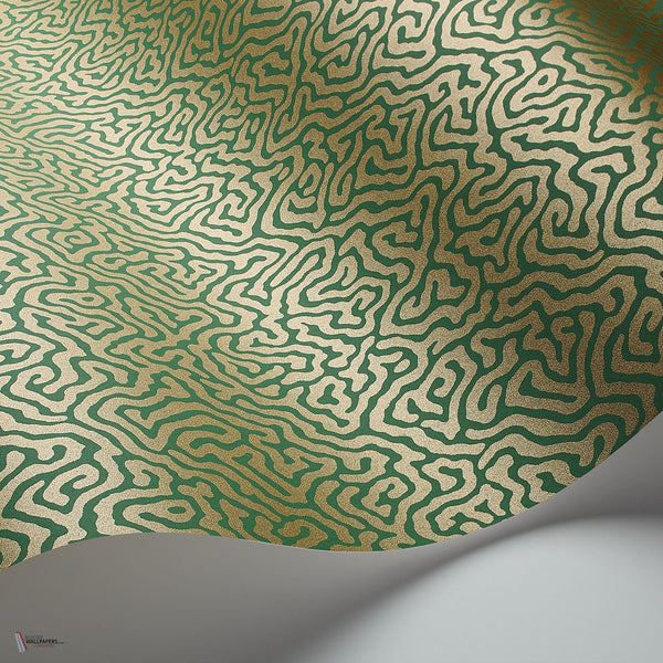 Vermicelli behang in Metallic Gold on Emerald van Cole & Son