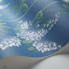 Wisteria behang in Powder Blue & Viridian on Cerulean Sky van Cole & Son