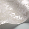 Wyndham behang in Chalk & Stone on Silver Mica van Cole & Son
