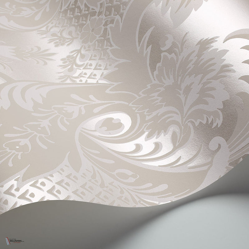Wyndham Tapete in Chalk & Stone on Silver Mica von Cole & Son