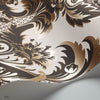 Wyndham behang in Metallic Gold & Charcoal on Chalk van Cole & Son