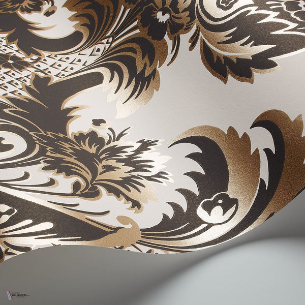 Wyndham behang in Metallic Gold & Charcoal on Chalk van Cole & Son