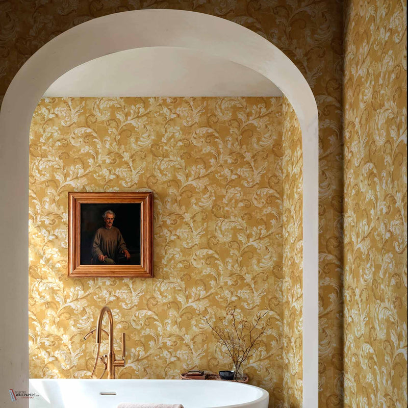 Byzantine Damask Tapete in Mustard von Coordonne — Interieur