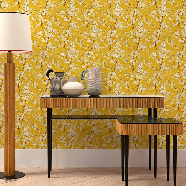 Cherry Blossom behang in Amber van Coordonne — interieur
