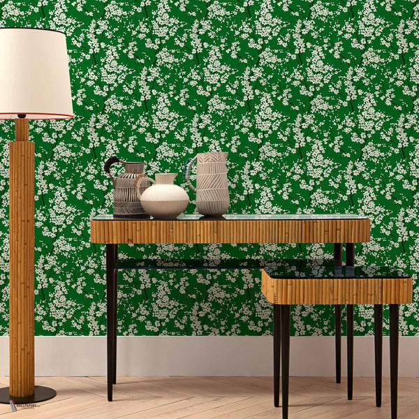 Cherry Blossom behang in Emerald van Coordonne — interieur