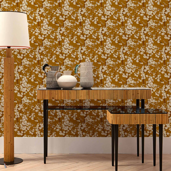 Cherry Blossom behang in Honey van Coordonne — interieur