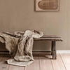 Interwoven behang in Stone van Coordonne — interieur